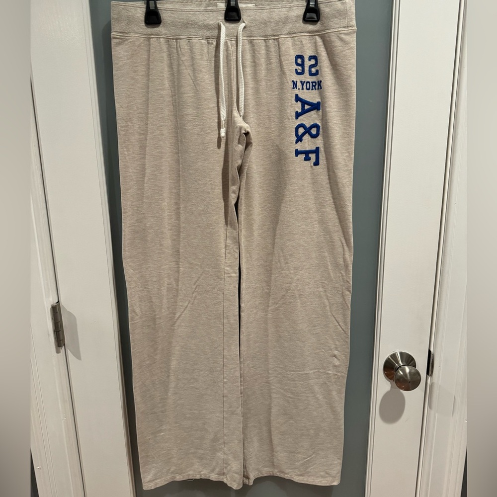 Abercrombie and Fitch Straight leg Sweatpants Women’s Size Medium